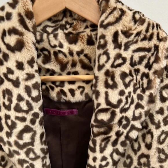 Leopard Faux fur Jacket by Velvet Size Petite - Picture 3 of 3